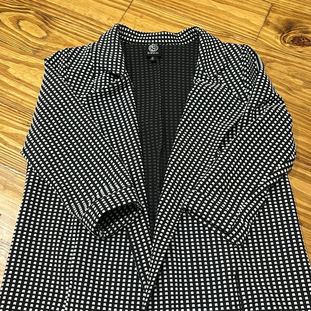 Bobeau Women’s Size Medium Black and White 3/4 Sleeve Blazer - Picture 3 of 4